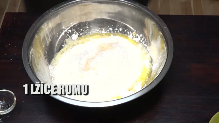 Nestresujte se složitými recepty: Tohle skvělé nepečené kokosové cukroví je hotové za pět minut!