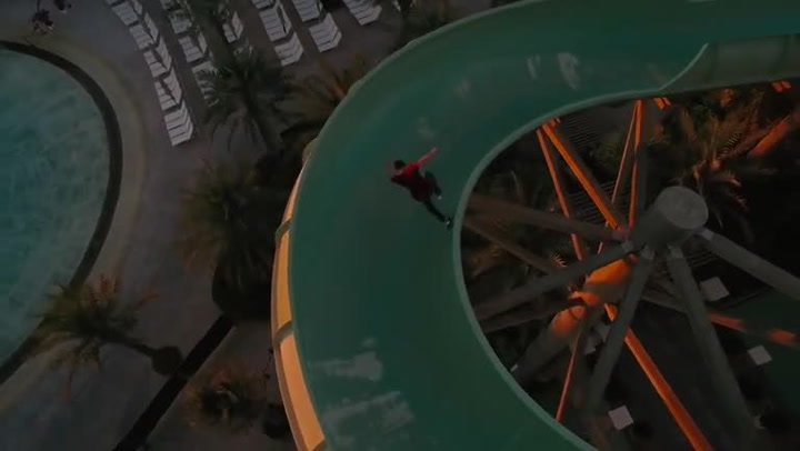 Největší akvapark v Dubaji na jeden den zavřeli, skejťáci tam natočili neuvěřitelné video