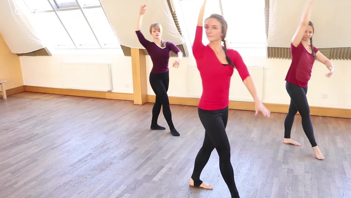 Tyhle pohyby ve vás probudí smyslnost skutečné ženy. Unikátní styl cvičení je stále populárnější