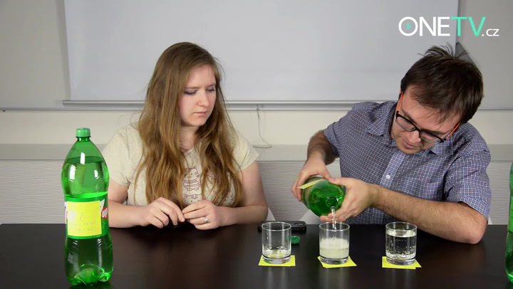 Testovali jsme složení 7UP: Proč je jiné než v Německu a co nám do limonády přidávají?