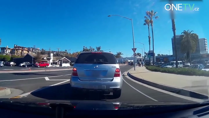 Kdo je pustil za volant? Tady jsou faily stupidních řidičů!