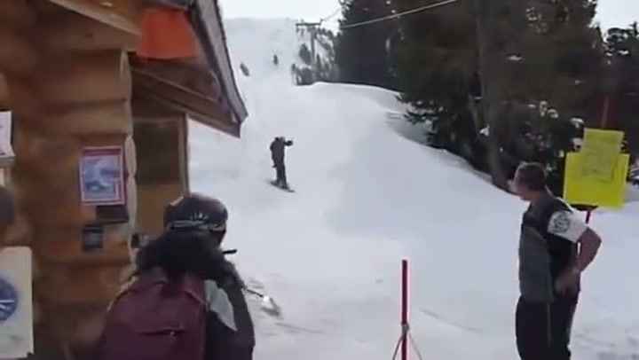 Tohle trápení zná každý začínající snowboardista! Pobavte se na cizí účet…
