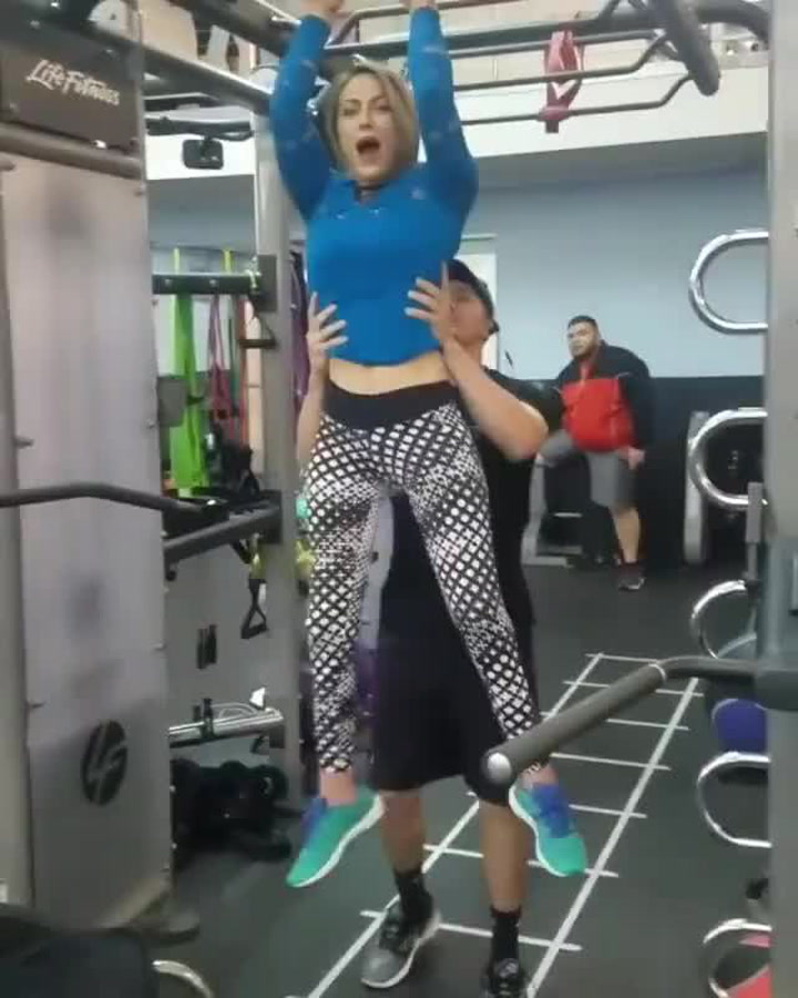 Tohle video musíte vidět do konce! Nejde „jen“ o holku která cvičí jako každá druhá