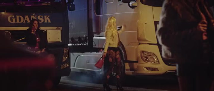 Že mají kamioňáci jednoduchou práci? Tohle video je pro všechny, kteří na ně nadávají