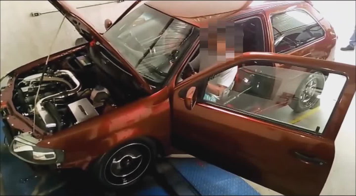 Technická kontrola se zvrhla v ohnivé peklo! Takhle to dopadne, když tuníte až přetuníte