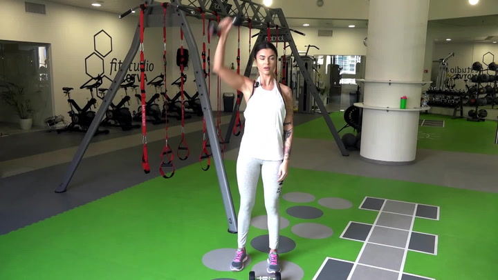 Jak se zbavit mohutných neforemných paží? Nejkrásnější česká fitness trenérka vám to ukáže!