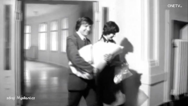 Žádný tatínek u porodu, vše probíhalo za zavřenými dveřmi: Tak přicházely na svět děti za komunismu!