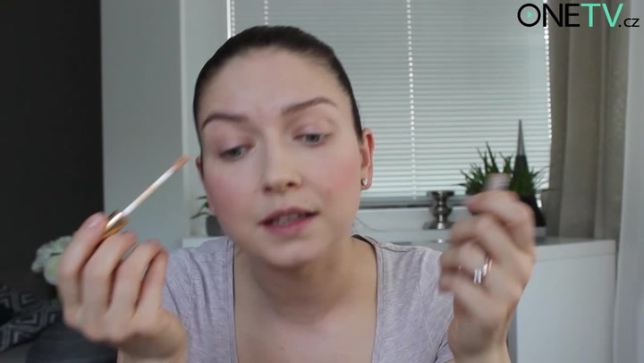 Bojujeme proti jarní únavě: Dokonale svěží look podle vizážistky celebrit!