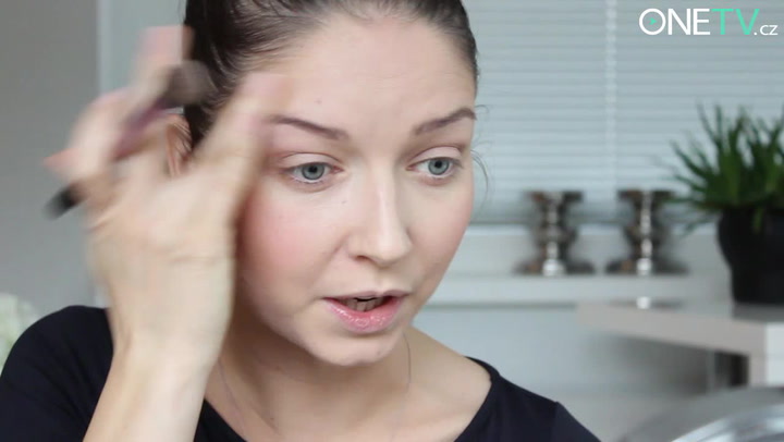 Jak vypadá dokonalé podzimní líčení podle vizážistky celebrit? Je rychlé a sexy!