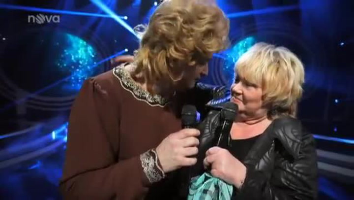Před svým odchodem učila Věra Špinarová zpívat Martina Dejdara! Toto je hodně silný song