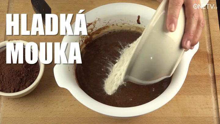 Lahodné čokoládové souflé zvládnete během chvilky i vy! Sledujte tenhle snadný recept!