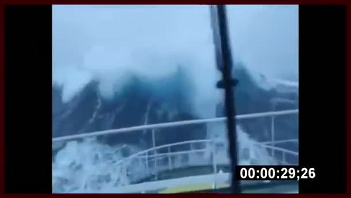 Hororové video: Loď se zmítala v obřích vlnách, reakci kapitána nepochopíte
