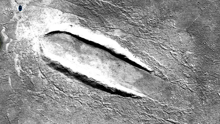 Video, které rozdělilo internet: Je tenhle kráter na Marsu důkazem o přistání mimozemské lodi?