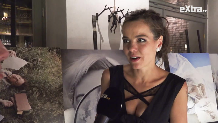 Módní policie: Patronka Lilia s hříšným dekoltem, barevný uragán Leichtová a kvítko Kuchařová