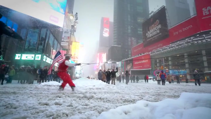 Kalamita nepřináší jen problémy. Takhle si milovníci zimních sportů užívali v ochromeném New Yorku!