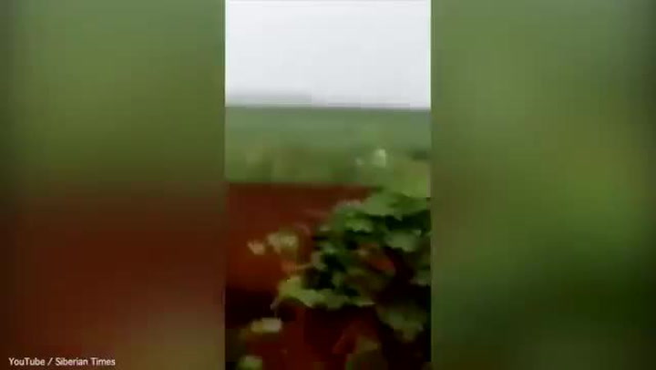 Kulový blesk nebo UFO? V Rusku natočili podivný úkaz!