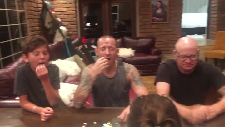 Poslední video před odchodem. Takhle Chester z Linkin Park vtipkoval se svojí rodinou