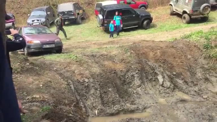 Nejlepší do terénu je Fiat Punto! Tenhle střelec totálně ztrapnil všechny účastníky srazu offroadů