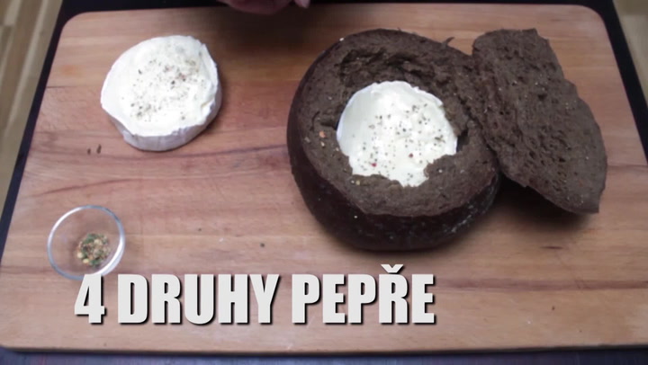 Neexistuje geniálnější recept, než hermelín v chlebu. Udělejte si doma tohle jednoduché fondue!
