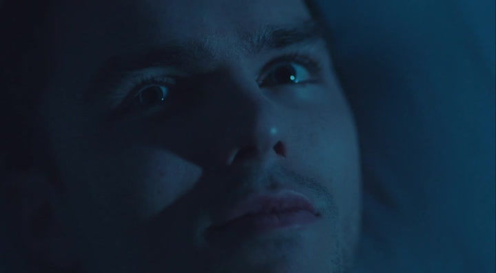 Kristen Stewart v novém sci-fi z dokonalého sterilního světa. Ukázky z filmu Equals