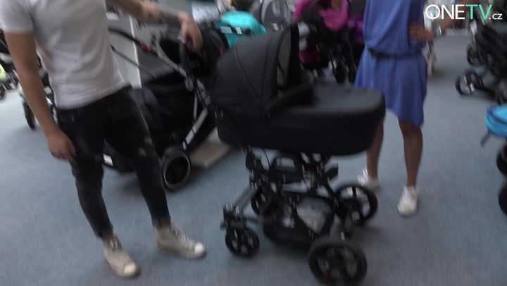 Podle čeho vybírat kočárek a jaký bude ten pravý pro vás? Odpověď najdete ve videu!