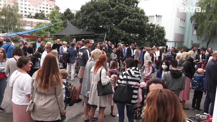První školní den v době koronavirové: Obávají se rodiče nákazy?