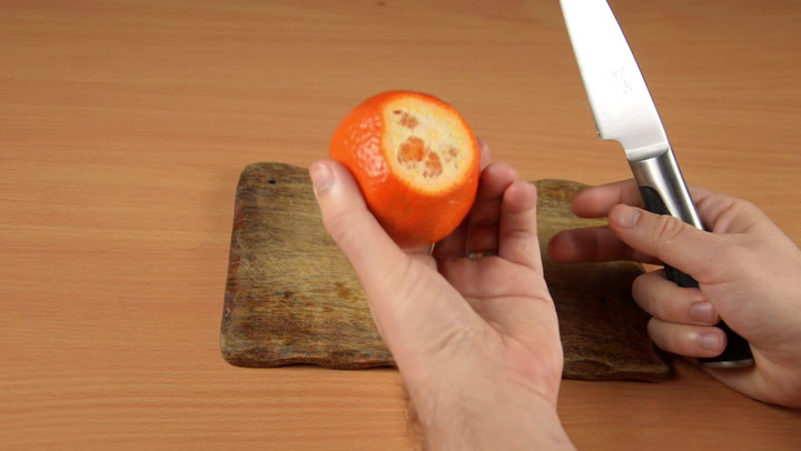 Geniální nápad: Jak co nejrychleji oloupat mandarinku? Sledujte tenhle trik!
