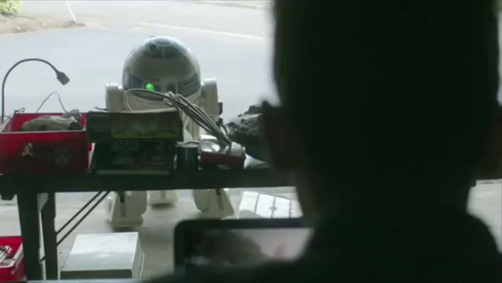 Malý kluk si postavil model robota ze Star Wars, ale pak se stalo něco neuvěřitelného…