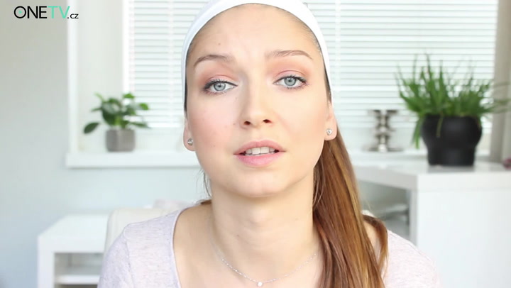 KONEC suchým rtům: Naše vizážistka celebrit vám poradí, jak je mít jemné a hebké!