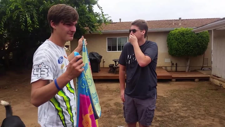 Celý život viděli černobíle, teď se to změnilo a oni se rozplakali. Neuvěřitelný příběh dvou bratrů!