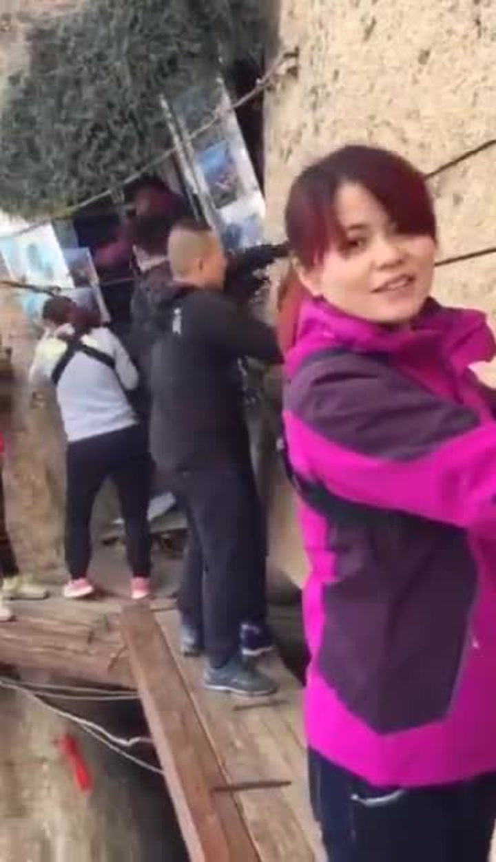 Nejnebezpečnější turistická stezka na světě je v Číně..Troufli byste si?