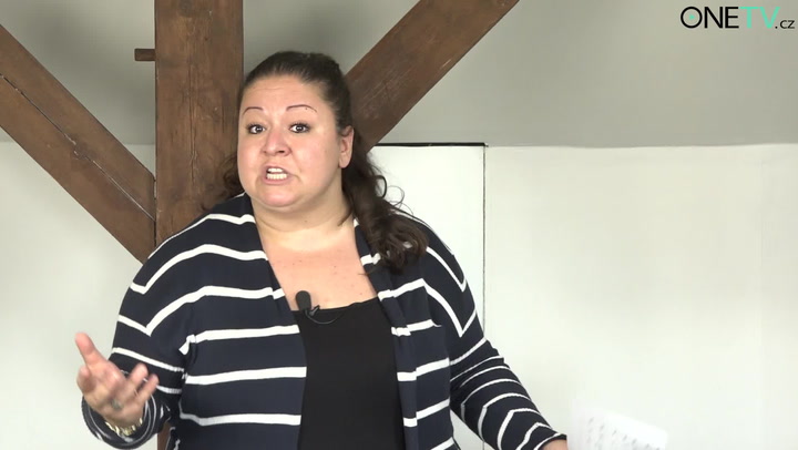 Baculka Aneta odpovídá na dotazy: Můžu být slavná, ačkoliv mám velikost XL?