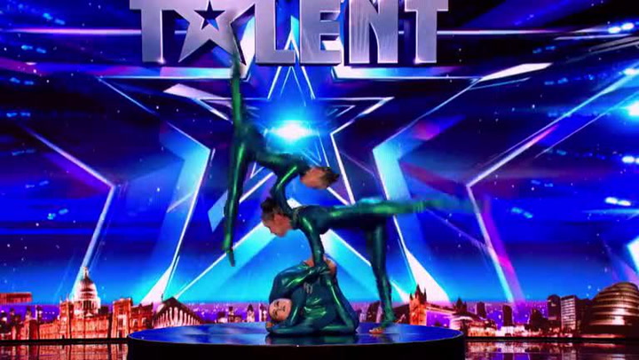 Ruské sexy tanečnice v Talentu dohnaly k úsměvu i Simona Cowella! Jejich vystoupení prostě musíte vidět!