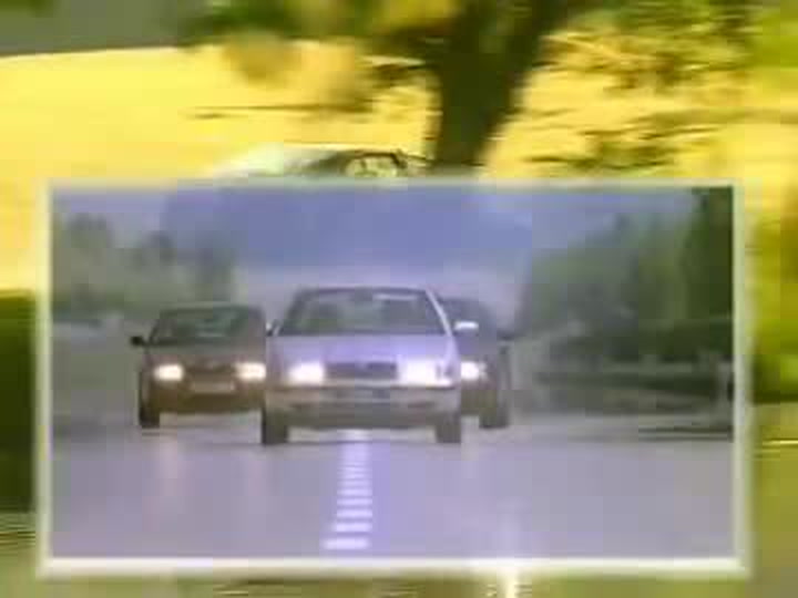 Modla českých řidičů se vyrábí už 20 let! Podívejte se, jak vypadala reklama na první Octavii!