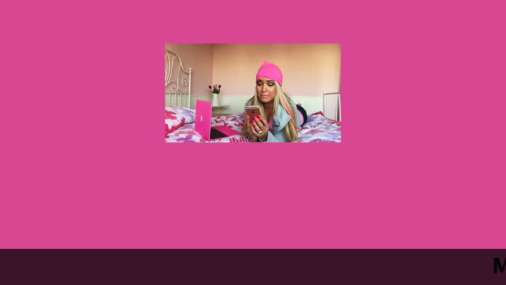 Pink poradna: Přítel mi posílá něco šíleného, co mi tím chce naznačit?