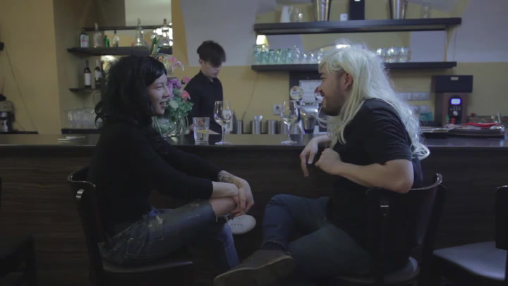 Holky proti klukůn! Youtubeři dokonale ukazují, jak rozebírají obě pohlaví první rande!