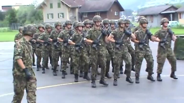 Vojáci nazpívali pochodovou verzi We Will Rock You! Video se okamžitě stalo hitem