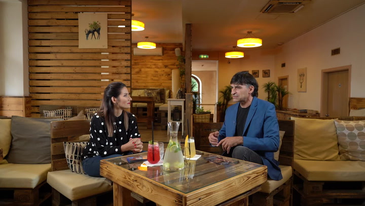 Extra Host: Zdeněk Podhůrský si sáhl na dno