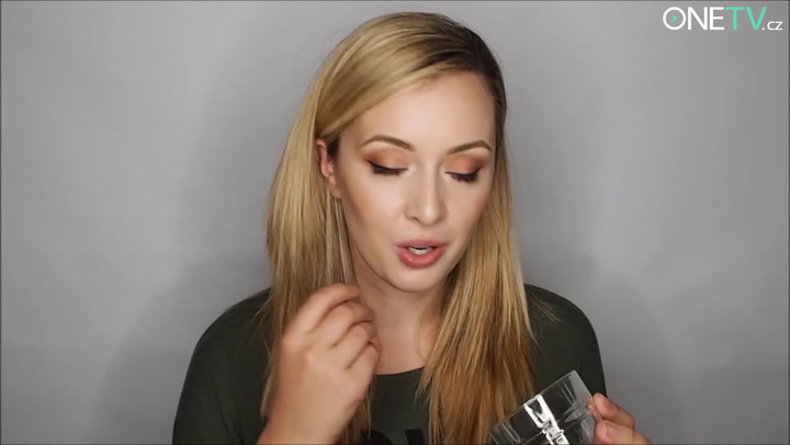 Jak se konečně zbavit nepříjemných šupinek na rtech? Odpověď najdete ve videu!