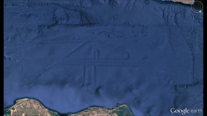Muž prozkoumal Google Earth a našel podmořské město!