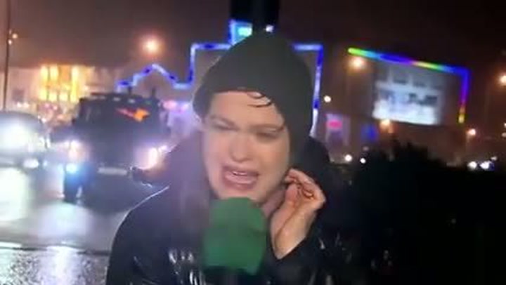 Reportérka varovala v přímém přenosu lidi před špatným počasím. Pak se stalo něco neuvěřitelného