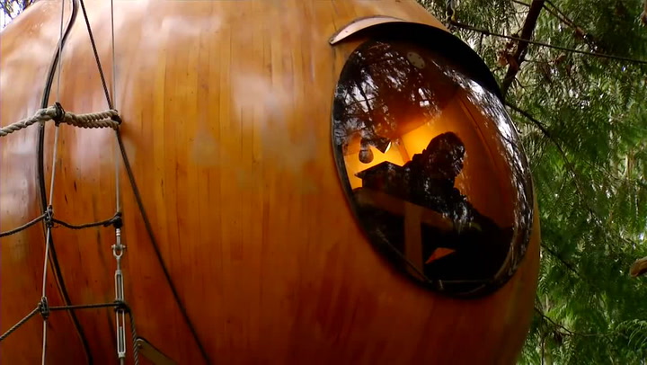 Tři obří koule v korunách stromů! Tohle je prostě bydlení snů