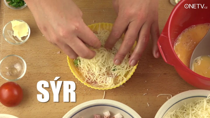 Na tyhle skvělé slané muffiny potřebujete jen 4 věci: Lepší snídaně neexistuje!