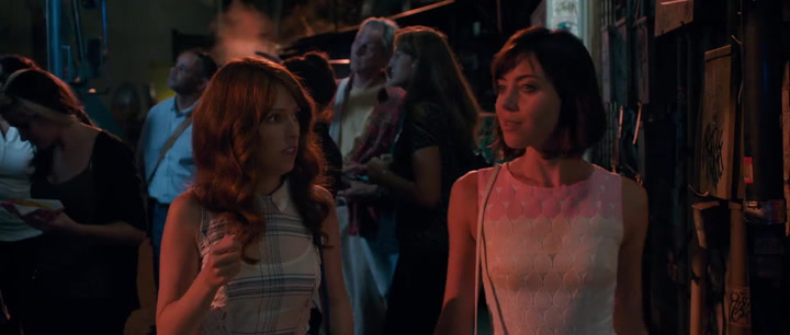 Zac Efron hledá v nové šílené komedii perfektní dívčí doprovod na svatbu!