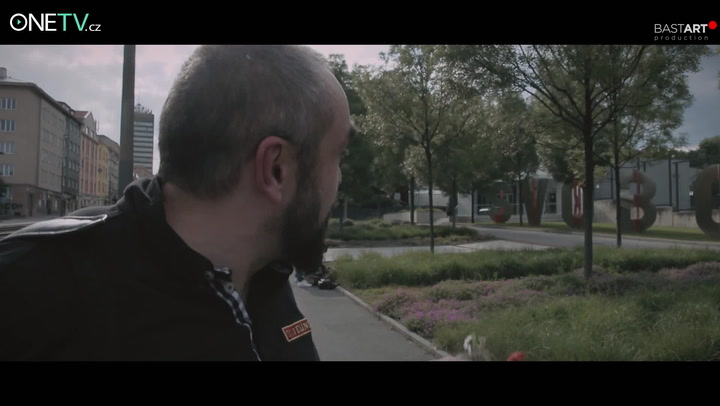 Nafocení drinků do nápojového lístku občas provází četné problémy! Podívejte se další díl Crazy Daisy!