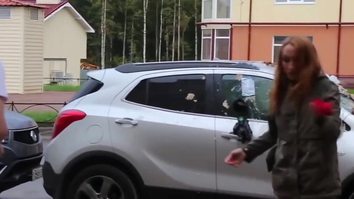 Chtěla nevěrnému příteli zničit auto, netušila, že se pořádně spletla!