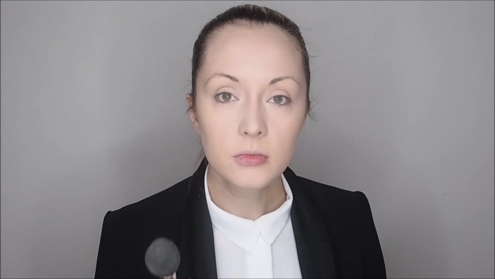 Dokonale nalíčená do práce během pár minut? Tahle kráska naučí jednoduché triky i vás!