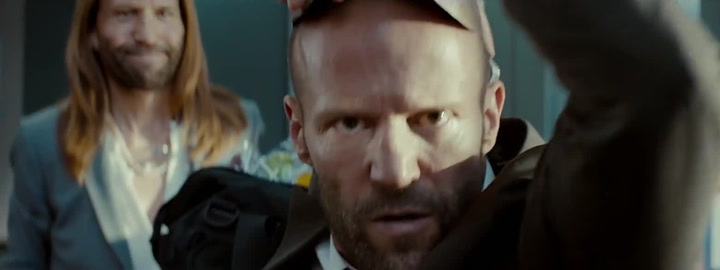 Akční hrdina Jason Statham si střihnul tuhle neuvěřitelně vtipnou reklamu na mobil od LG!