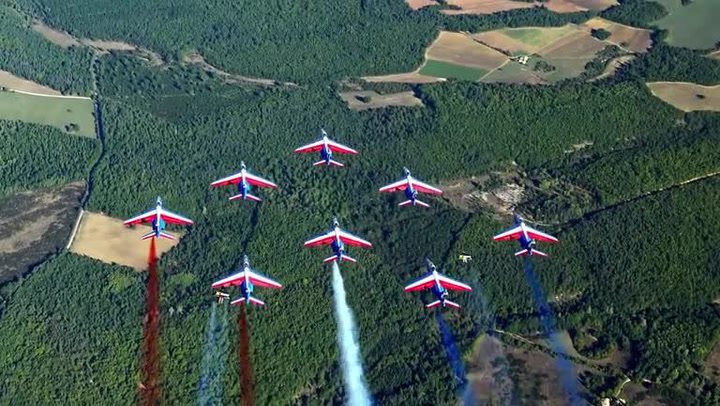 Letci s křídly na zádech dělali ve vzduchu společnost stíhačkám! Lidské hranice se zase posunuly