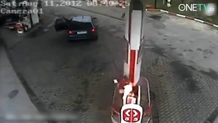 Vážně je tak těžké naučit se tankovat? Tady jsou ty nejblbější faily na benzínkách!